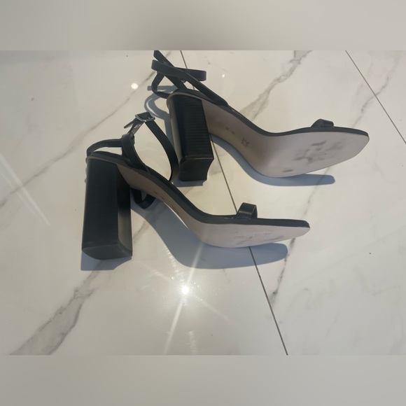 BCBGeneration High Heels in Black Color Size 9 - Picture 5 of 8